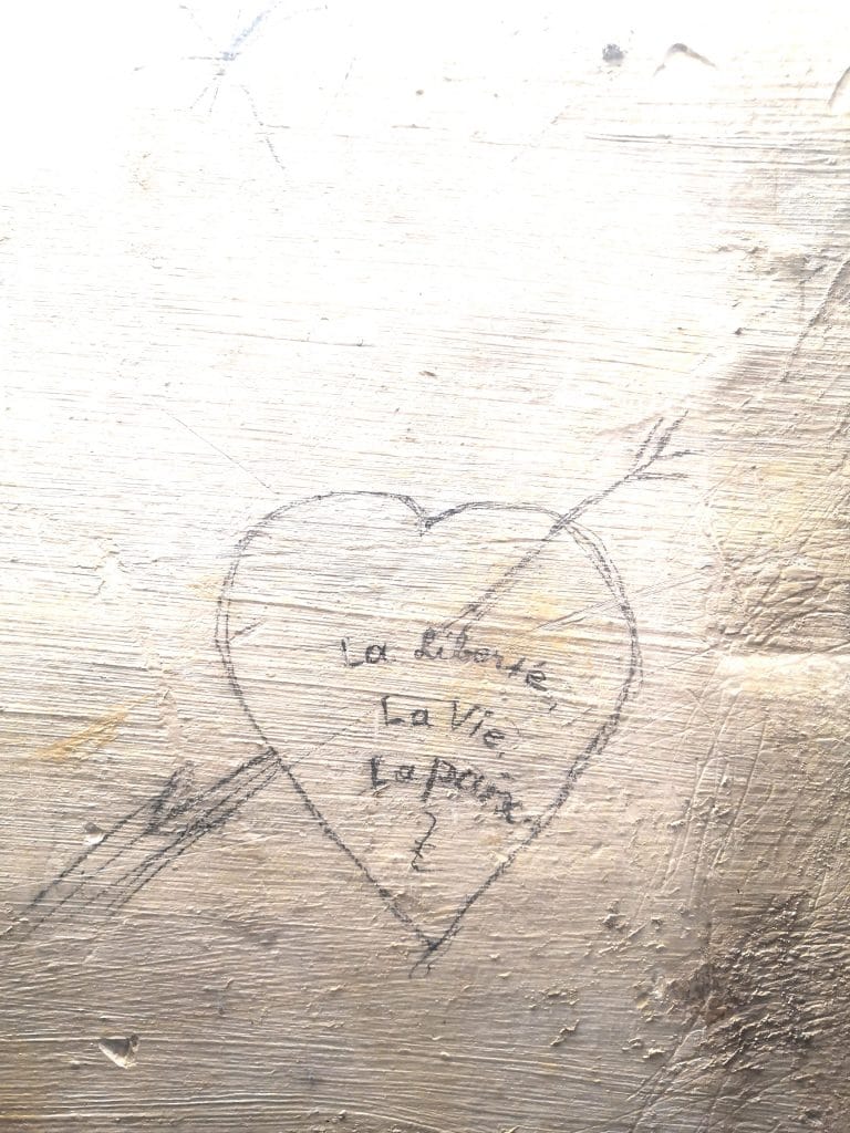 Trace laissée sur le mur du Camp des Milles