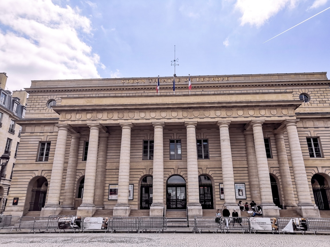 Façade du Théâtre de l'Odéon lors d'une balade à Saint-Germain-des-Prés
