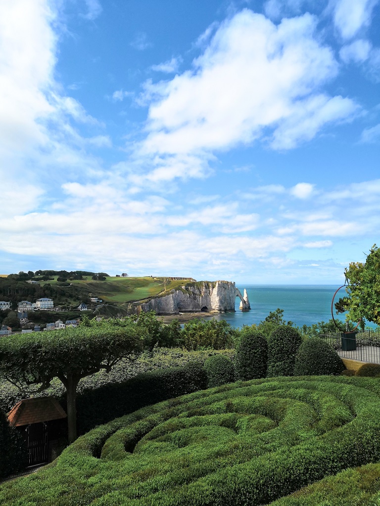 Les jardins d'Etretat lors d'un itinéraire pour visiter la Côte d'Albâtre en Normandie