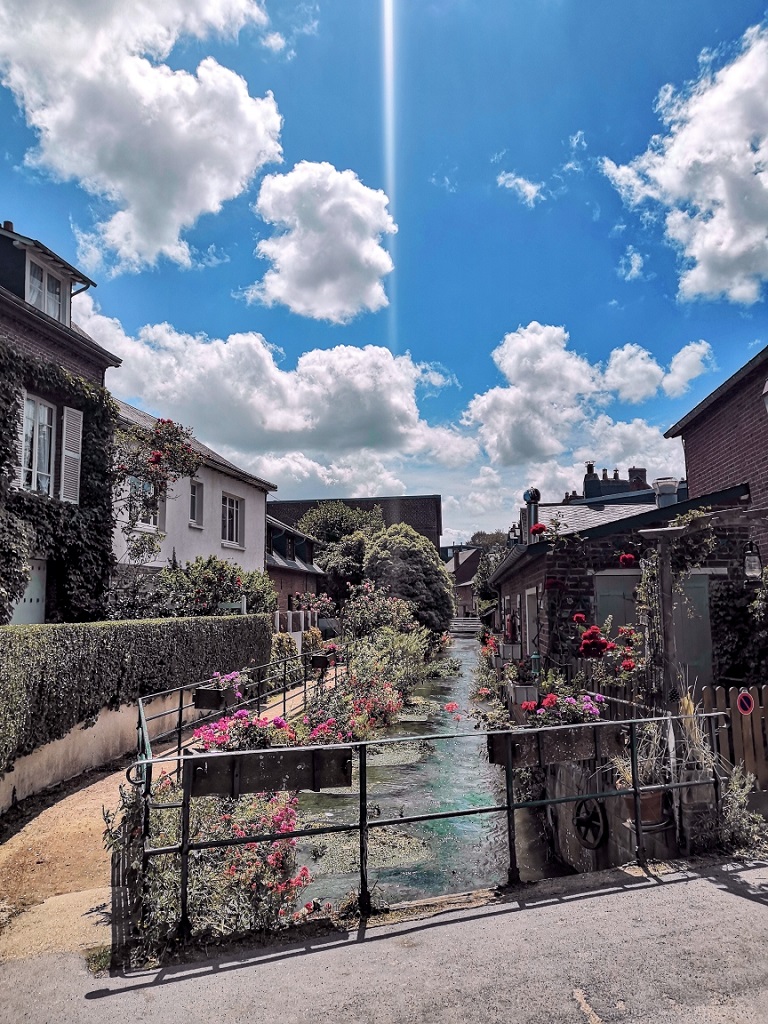 Village de Veules-les-Roses en Normandie sur la Côte d’Albâtre
