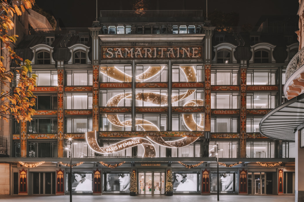 La façade de la Samaritaine pendant les fêtes à voir pendant une balade de Noël à Paris