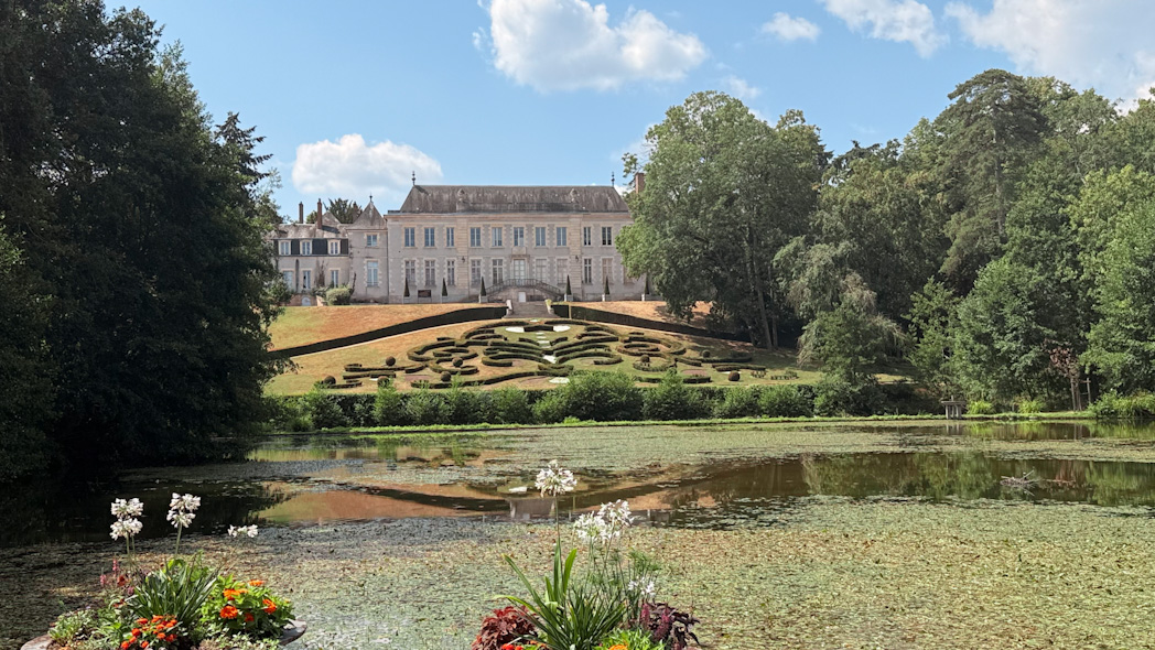 Parc Floral de la Source à Orléans avec ses jardins fleuris et son plan d'eau