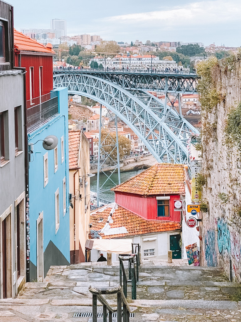 Escada dos Guindais Porto