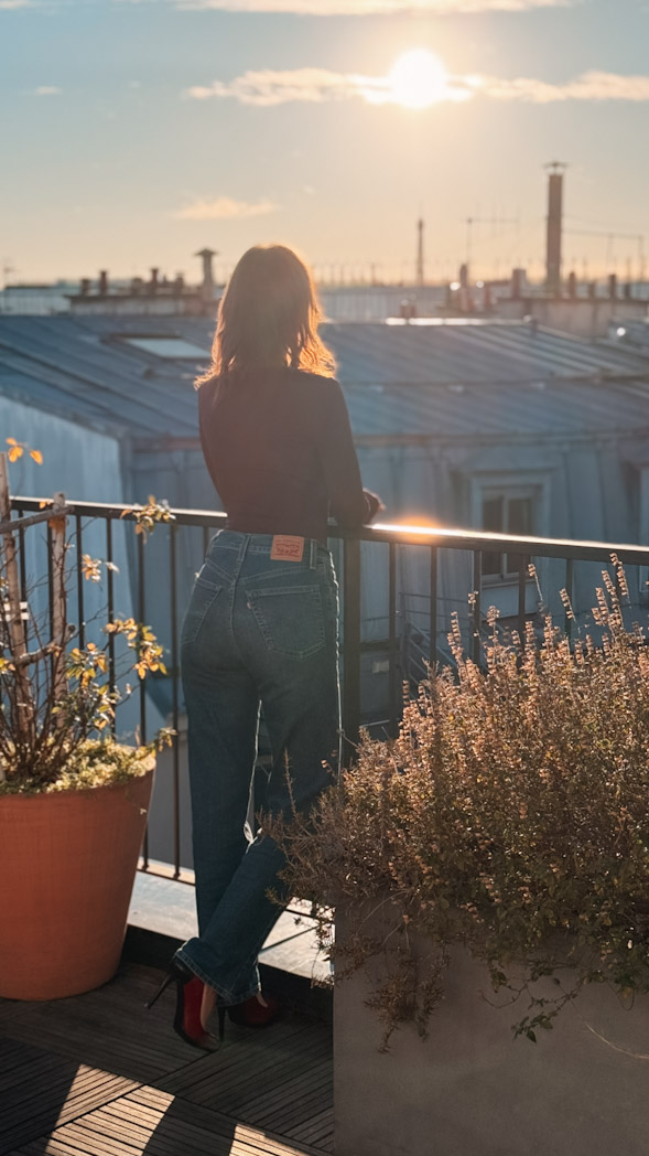 Vue depuis la terrasse du LAZ' Hotel Spa Urbain, parfait pour savoir où dormir à Paris, 9ème arrondissement, proche Gare Saint-Lazare.