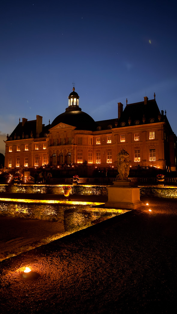 Château de Vaux-le-Vicomte illuminé lors des Soirées aux Chandelles, soirée magique en Seine-et-Marne à 1h de Paris