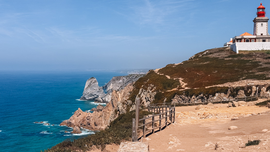 Cabo da Roca, falaises et phare face à l'océan Atlantique au Portugal