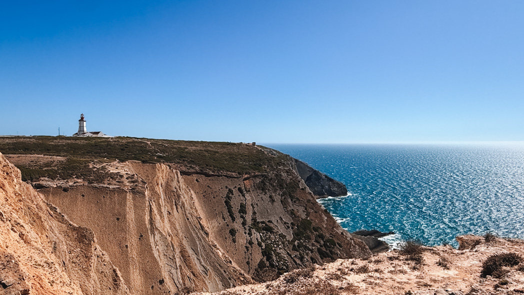 Cabo Espichel, falaises sauvages et océan Atlantique près de Sesimbra