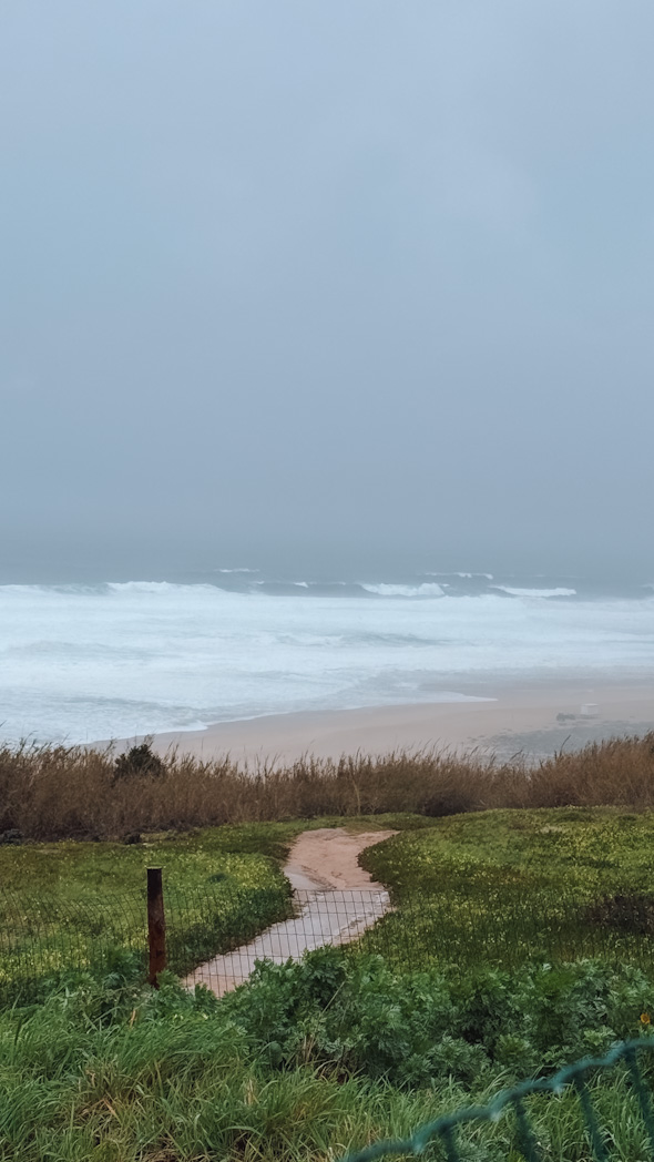 Vagues géantes de Nazaré, spot de surf mythique à visiter autour de Lisbonne à moins d'1h30