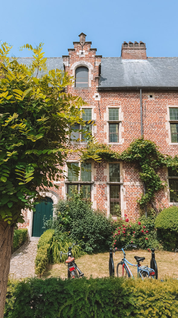 Maisons anciennes et nature du Grand Béguinage de Louvain, site classé UNESCO à visiter en 2 jours