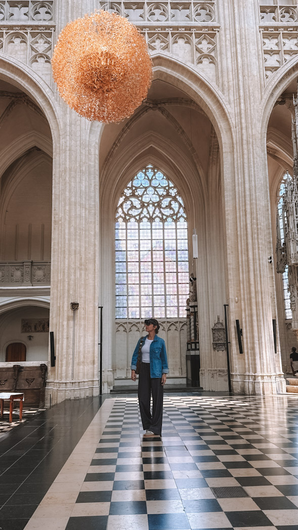 Intérieur de l'Église Saint-Pierre à Louvain, monument historique incontournable en 2 jours