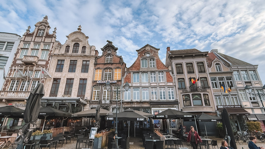 Grand-Place de Malines en Belgique avec architecture flamande typique – lieu incontournable à visiter en 2 jours.