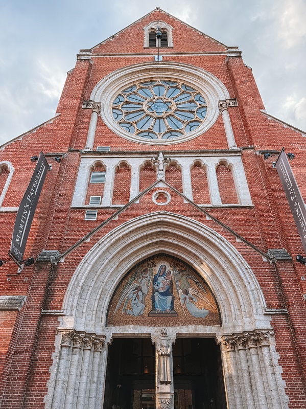 Hôtel unique aménagé dans l’église Martins Patershof à Malines – séjour insolite à faire lors d’un week-end de 2 jours.