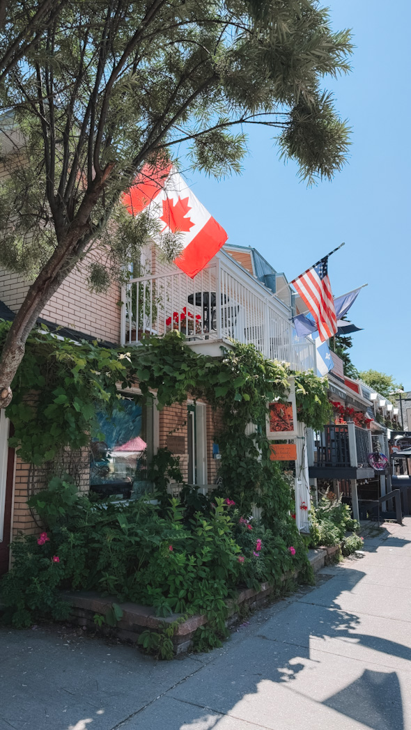 Façade typique à Baie-Saint-Paul, charmante étape d’un road trip de 15 jours au Québec