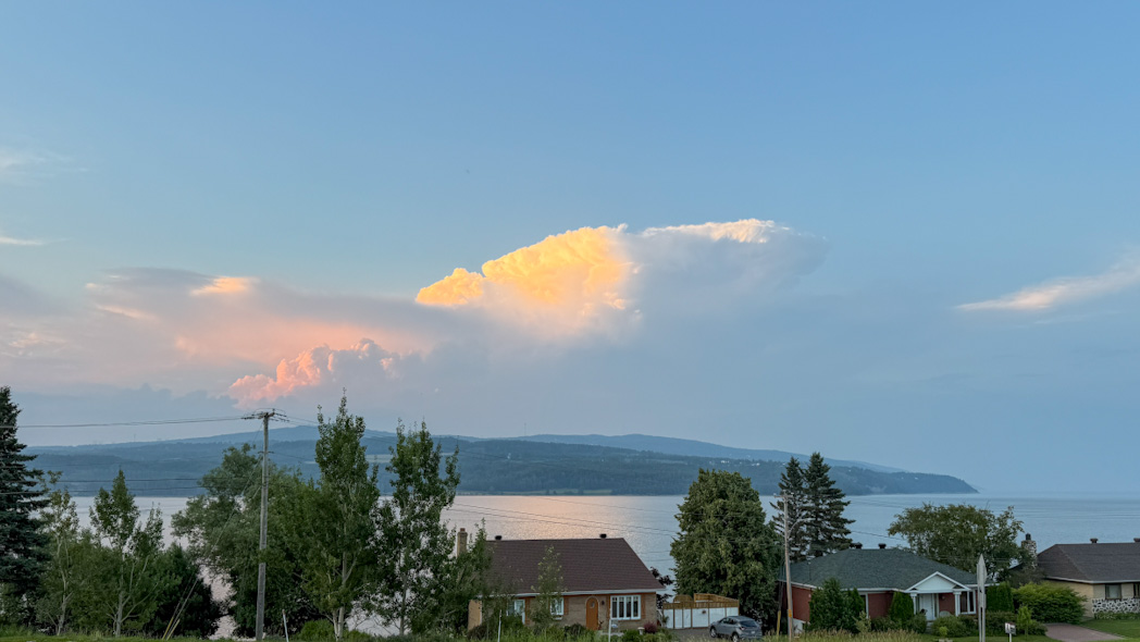 Vue sur le fleuve Saint-Laurent depuis une chambre du Motel Le Point de Vue à La Malbaie