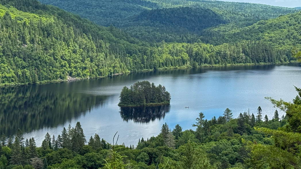 Vue depuis le Belvédère de l'Ile aux Pins dans le Parc de la Mauricie