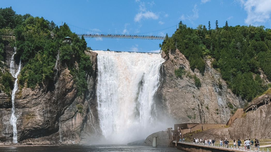 Vue panoramique de la Chute Montmorency, haute cascade près de Québec