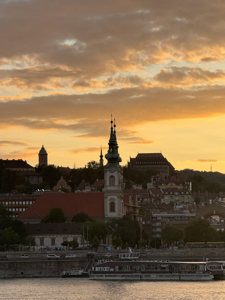 Coucher de soleil sur le Danube à Budapest
