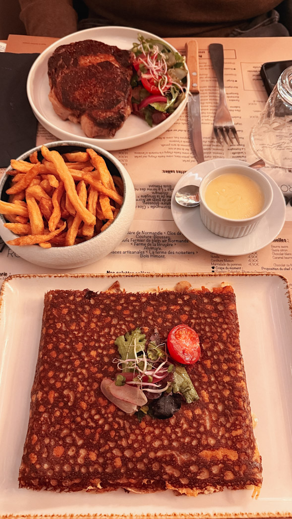 Repas chez la Crêperie Rouennaise, adresse incontournable pour un week-end à Rouen proche de Paris