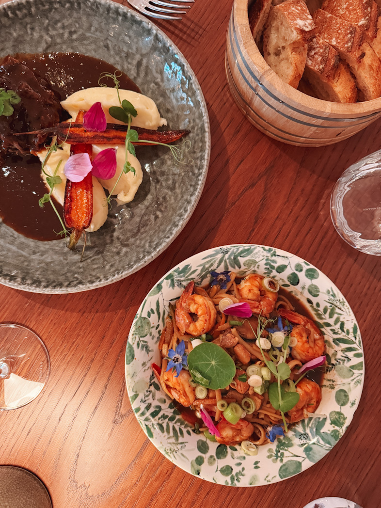 Dégustation de vins et repas gastronomique à l'hôtel Bellevigne lors d’un week-end en Bourgogne sur la route des vins