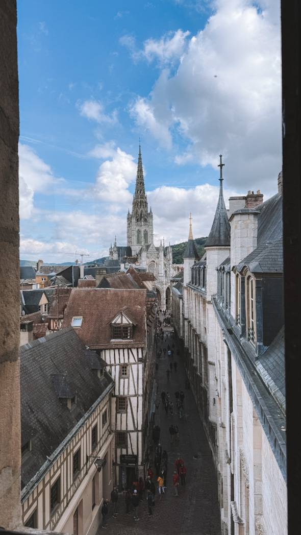 Vue sur Rouen depuis l'Historial Jeanne d’Arc à Rouen, musée immersif retraçant la vie et le procès de Jeanne d’Arc