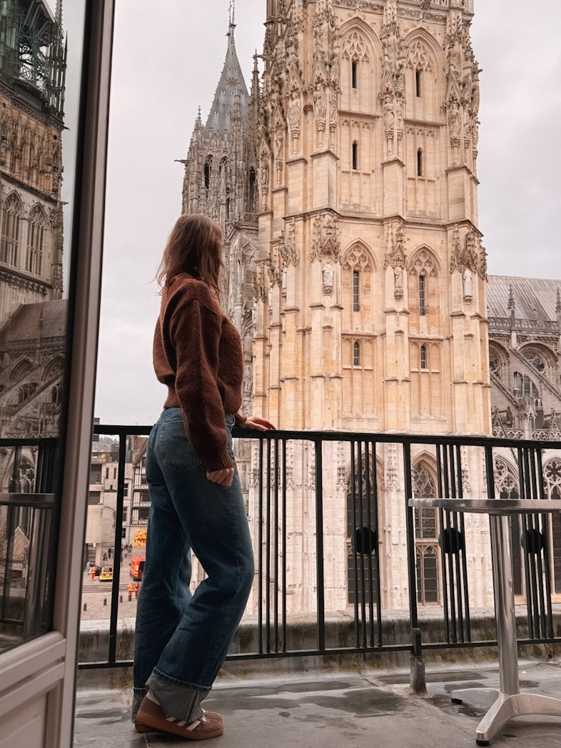 Vue sur la Cathédrale de Rouen depuis une chambre de l'Hôtel Cardinal idéal pour un week-end proche de Paris