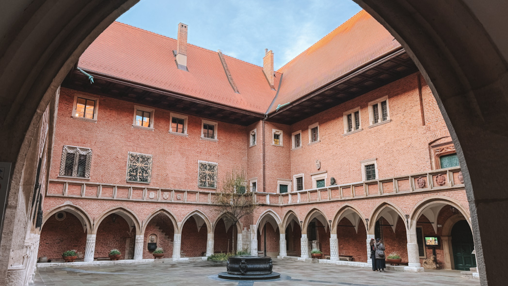 Cour du Collegium Maius, plus ancien bâtiment universitaire de Cracovie