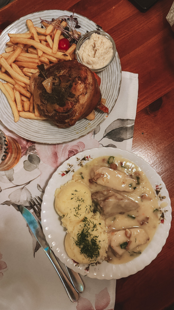 Restaurant traditionnel à Cracovie avec plat typique polonais, découverte culinaire lors d’un itinéraire de 3 jours