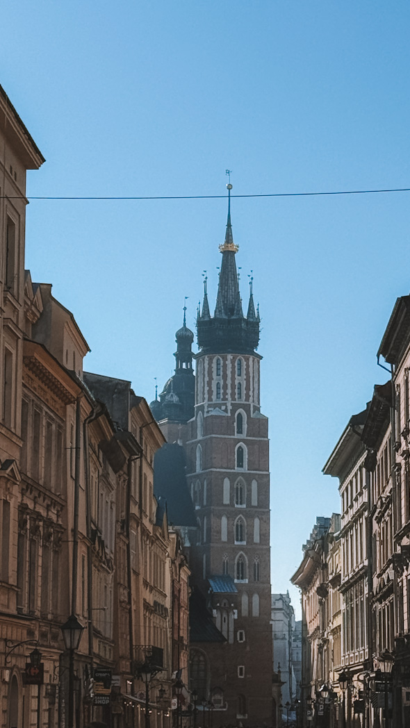 Rue typique du quartier historique du Stare Miasto, idéal pour découvrir Cracovie en 3 jours