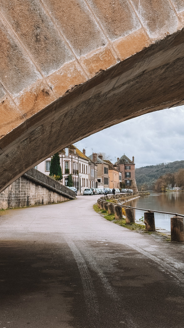 Bords de l’Yonne à Villeneuve-sur-Yonne, lieu de balade au cœur de la Bourgogne