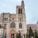 Vue sur la Cathédrale Saint-Etienne de Sens dans l'Yonne depuis la Place de la République