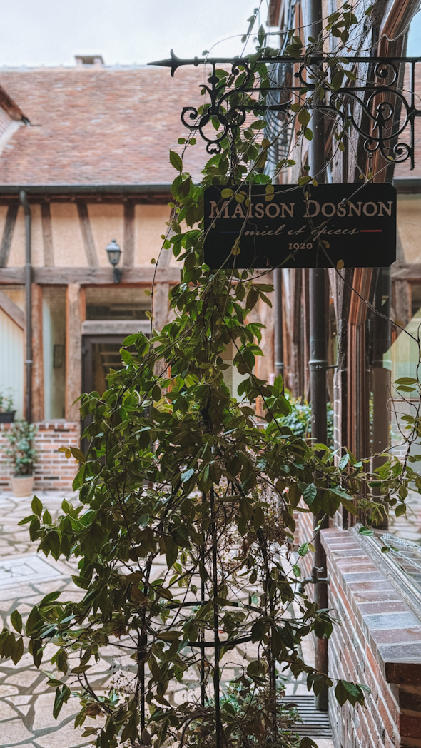 Boutique Maison Dosnon, spécialisée dans le pain d’épices artisanal à Villeneuve-sur-Yonne