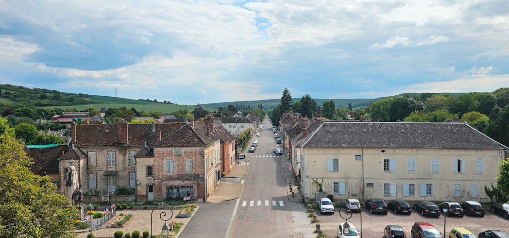 Vue depuis le Musée de la Gendarmerie à Villeneuve-sur-Yonne, lieu culturel et historique