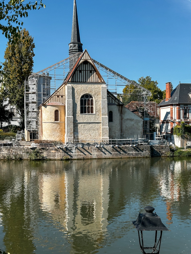 Quais de l’Yonne à Sens, promenade le long de la rivière en Bourgogne
