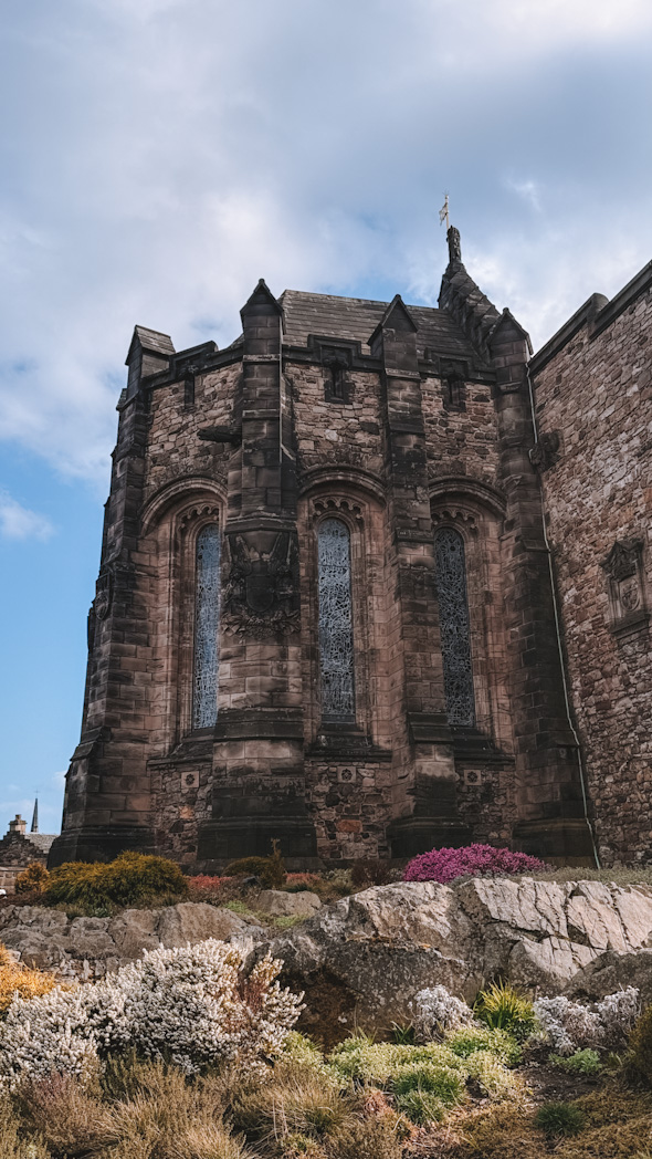 Chapelle du château d’Édimbourg perché sur Castle Rock, incontournable à visiter lors d’un séjour de 3 jours à Édimbourg.