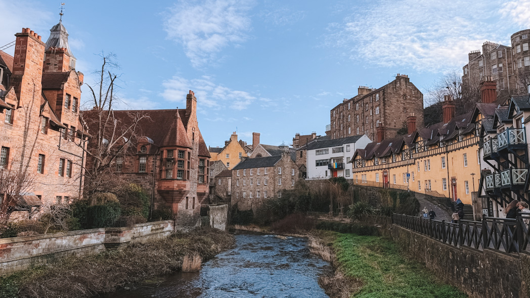 Dean Village à Édimbourg, ancien village de meuniers situé le long de la rivière Water of Leith, incontournable pour visiter Edimbourg