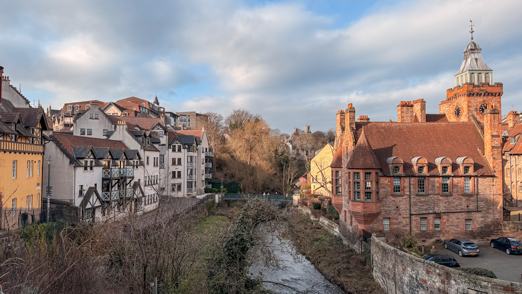 Dean Village à Édimbourg, ancien village de meuniers situé le long de la rivière Water of Leith, incontournable pour visiter Edimbourg