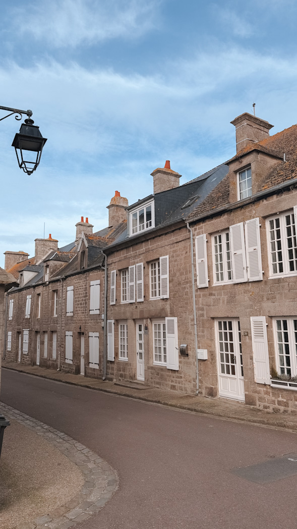 Ruelle de Barfleur, village classé parmi les plus beaux de France dans le Cotentin