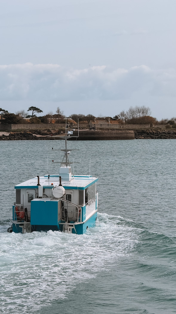 Bateau amphibie à Saint-Vaast-la-Hougue en direction de l'île de Tatihou à visiter dans le Cotentin