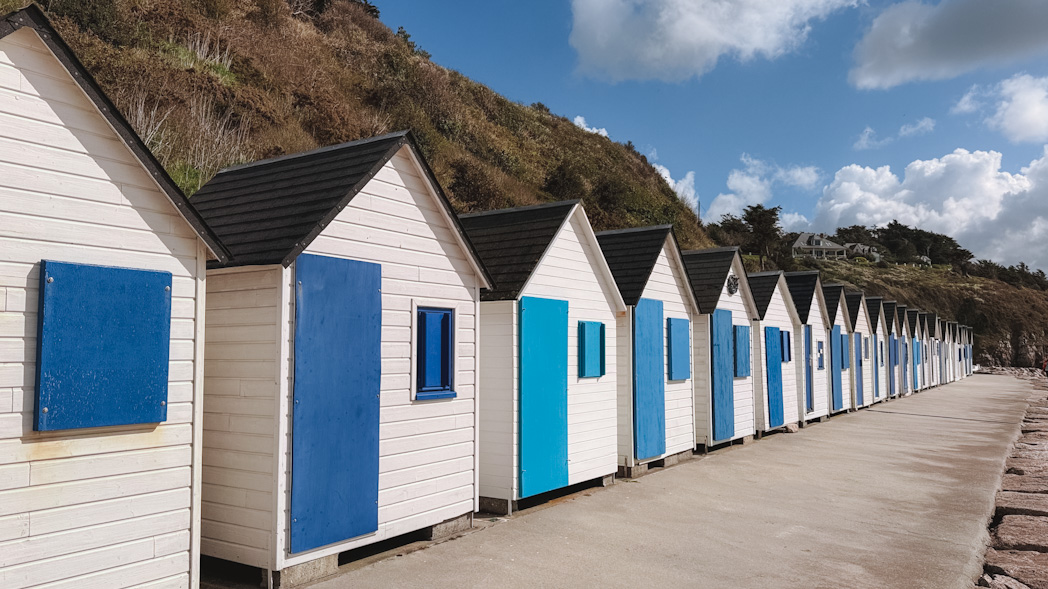 Cabines de plage bleues de Barneville-Carteret lors d'un week-end dans le Cotentin
