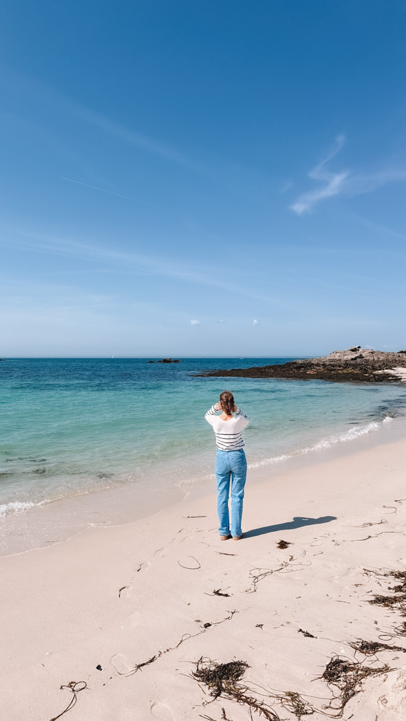Archipel des Glénan en Bretagne avec eaux turquoise et plages de sable blanc