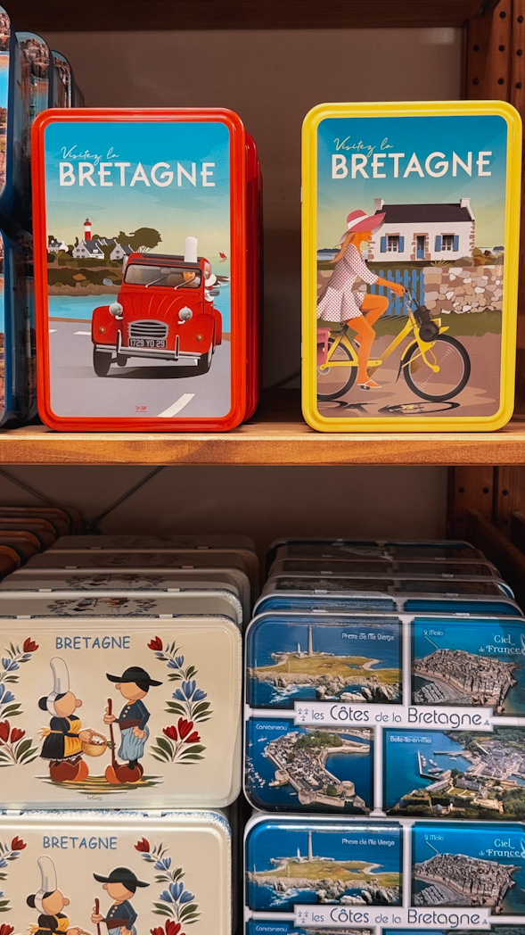 Boutique de la biscuiterie François Garrec avec production de gâteaux bretons traditionnels