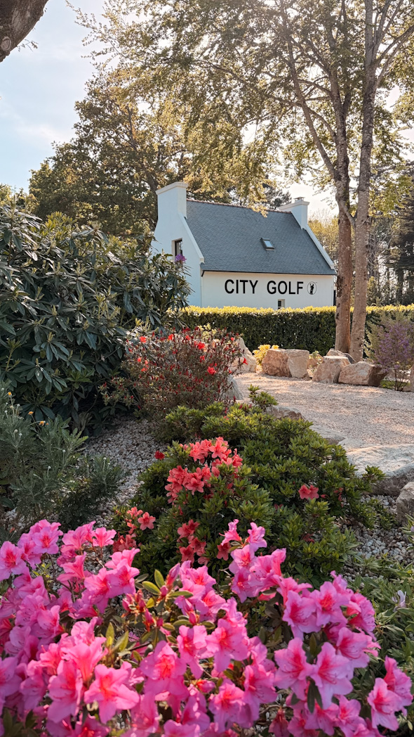 City Golf de Bénodet dans le Finistère sud, parcours de mini-golf en plein air