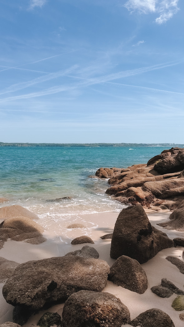 Criques de Beg-Meil à Fouesnant, site naturel proche de Bénodet dans le Finistère sud