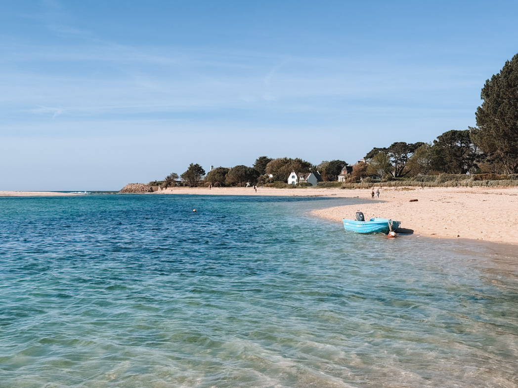 Eau transparente de la plage du Letty à Bénodet, lagune naturelle du Finistère sud