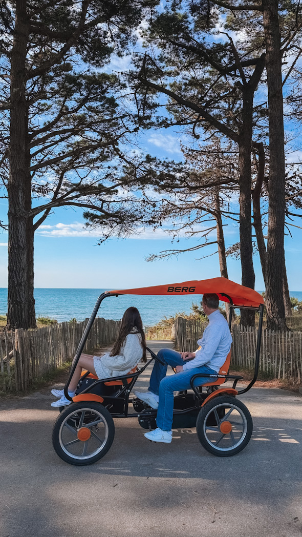 Balade en Rosalie sur la corniche à Bénodet en Bretagne, activité de loisirs en bord de mer, incontournable à faire à Bénodet