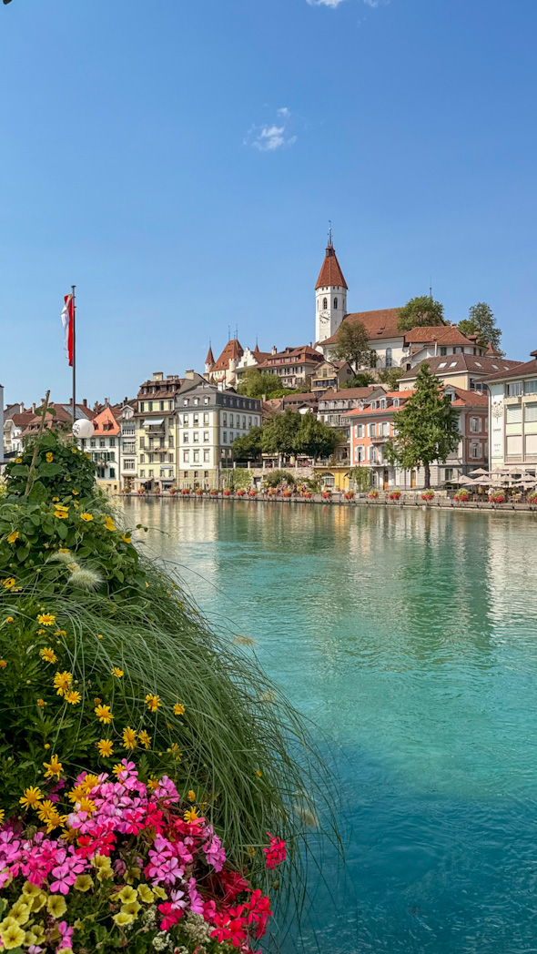 Vue sur le château de Thoune et la vieille ville en Suisse